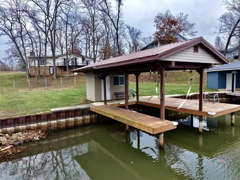 15981 Hillcrest Dr, Effingham, IL 62401