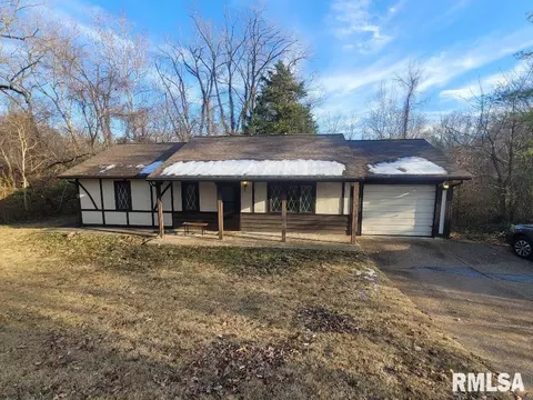12 Edgewood Ln, Belleville, IL 62223