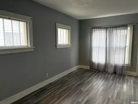 Living - 433 Linden, Centralia, IL 62801 photo 5 of 5