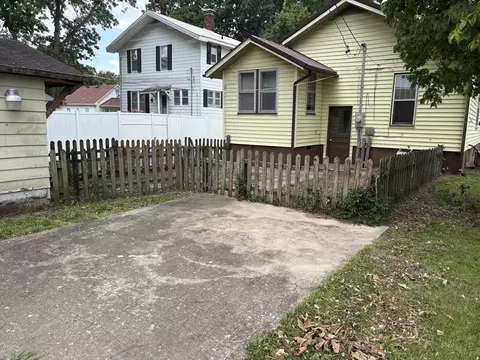 Exterior - 433 Linden, Centralia, IL 62801 photo 3 of 3