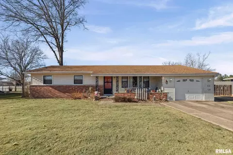 20 Bel Air Dr, Centralia, IL 62801
