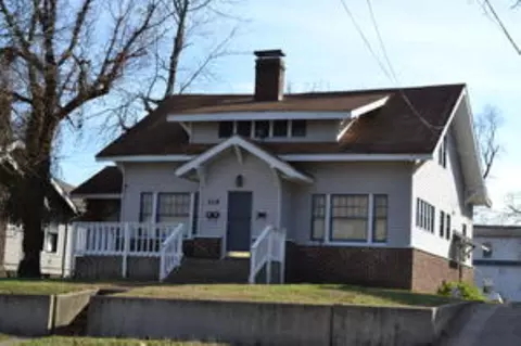 319 W Walnut St, Carbondale, IL 62901