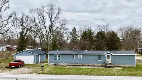 414 W Taylor St, Benton, IL 62812