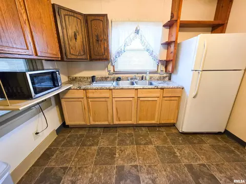 7847 Old Highway 50 W, Flora, IL 62839 photo 4