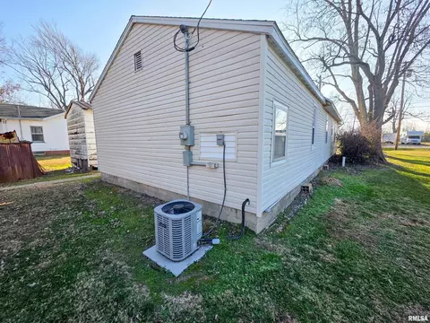 7847 Old Highway 50 W, Flora, IL 62839 photo 8