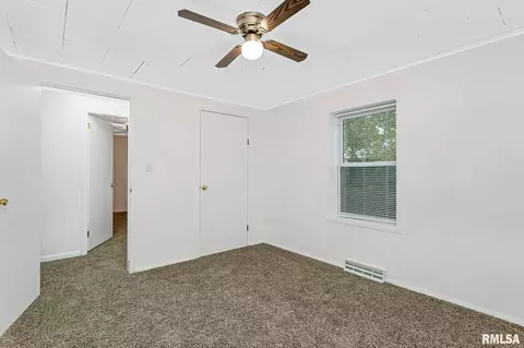 4700 39th St, Moline, IL 61265 photo 6