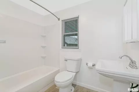 4700 39th St, Moline, IL 61265 photo 8