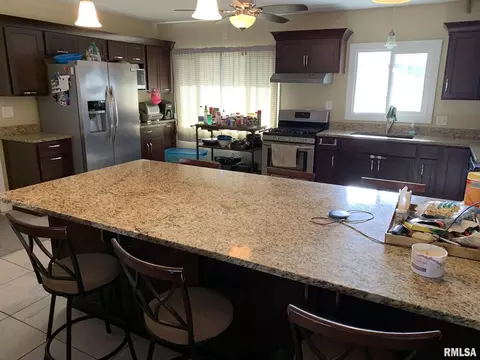 1532 1st St, Moline, IL 61265 photo 8