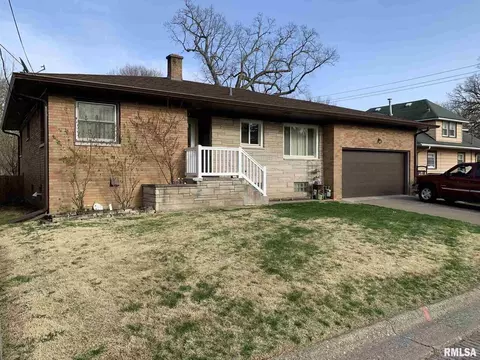 1532 1st St, Moline, IL 61265 photo 2