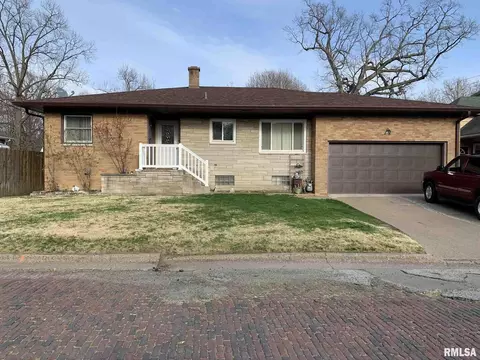 1532 1st St, Moline, IL 61265 photo 1