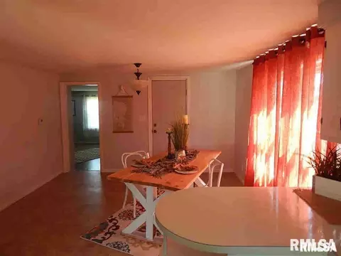 912 SW 4th St, Aledo, IL 61231 photo 5