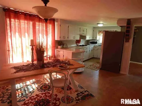912 SW 4th St, Aledo, IL 61231 photo 6