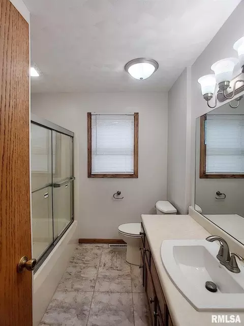1100 15th St, Silvis, IL 61282 photo 10