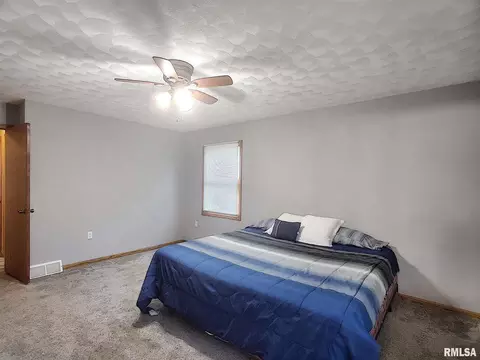 1100 15th St, Silvis, IL 61282 photo 8