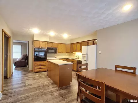 1100 15th St, Silvis, IL 61282 photo 4