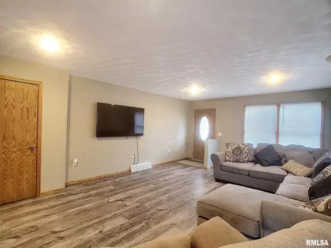 1100 15th St, Silvis, IL 61282 photo 3