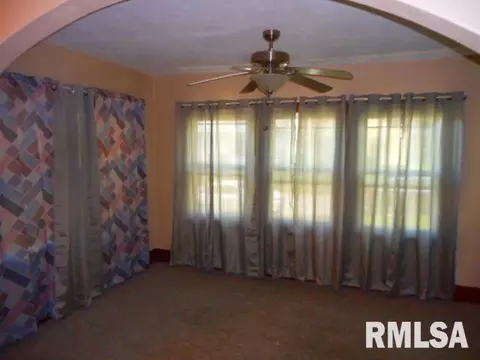 427 43rd St, Moline, IL 61265 photo 5