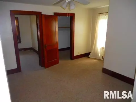 427 43rd St, Moline, IL 61265 photo 9