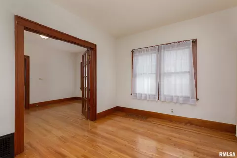 2334 31st St, Moline, IL 61265 photo 8