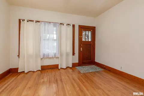 2334 31st St, Moline, IL 61265 photo 9
