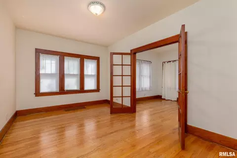 2334 31st St, Moline, IL 61265 photo 6