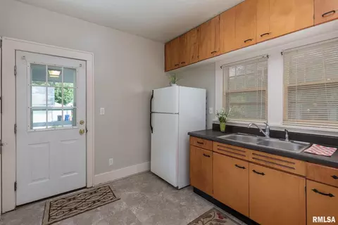 2334 31st St, Moline, IL 61265 photo 5