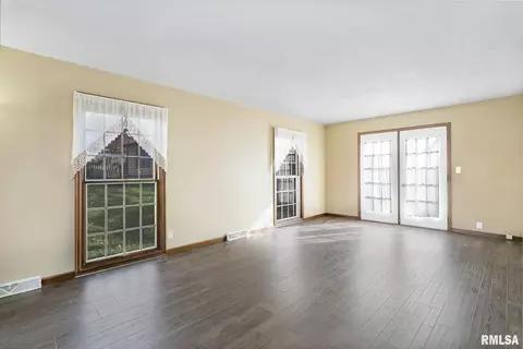 3562 13th St, Moline, IL 61265 photo 8