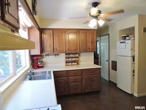 2540 33rd St, Moline, IL 61265 photo 9