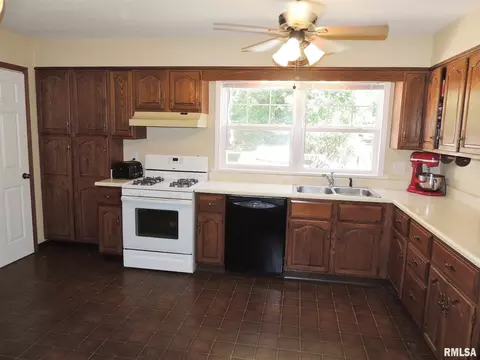 2540 33rd St, Moline, IL 61265 photo 8