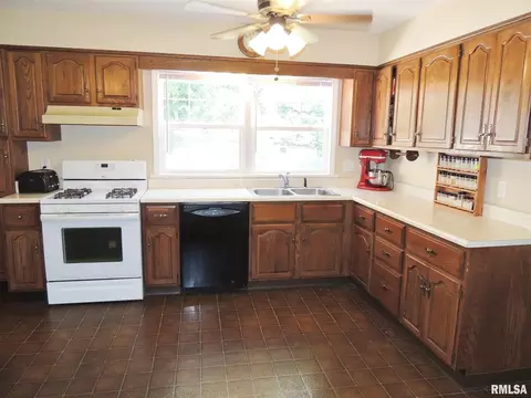 2540 33rd St, Moline, IL 61265 photo 10