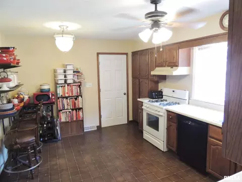 2540 33rd St, Moline, IL 61265 photo 11
