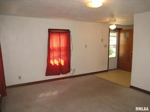 352 16th St, Silvis, IL 61282 photo 4