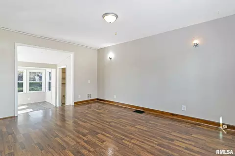 2809 53rd St, Moline, IL 61265 photo 4