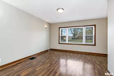 2809 53rd St, Moline, IL 61265 photo 7