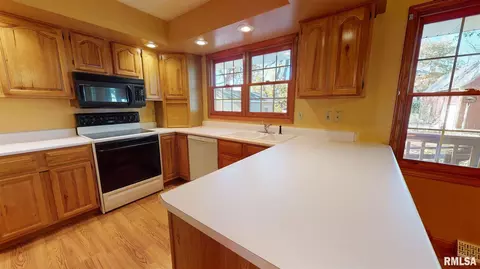 2709 47th St, Moline, IL 61265 photo 7