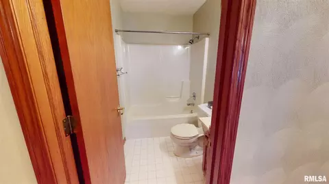 2709 47th St, Moline, IL 61265 photo 9