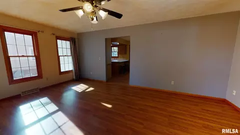 2709 47th St, Moline, IL 61265 photo 4
