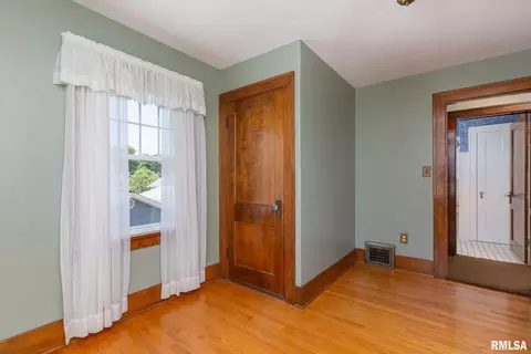 2425 18th Ave, Moline, IL 61265 photo 3