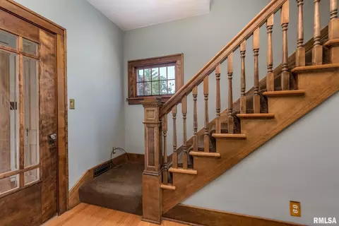 2425 18th Ave, Moline, IL 61265 photo 2