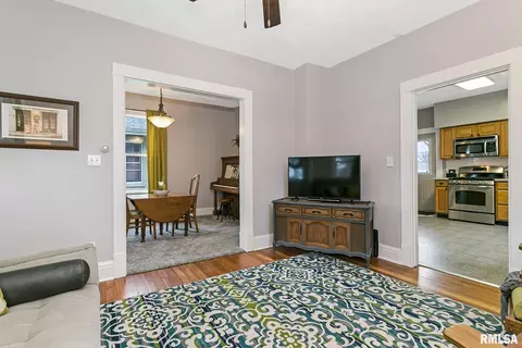 2322 5th St, Moline, IL 61265 photo 6