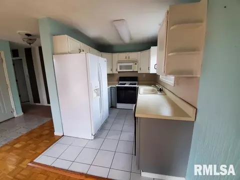 705 14th St, Silvis, IL 61282 photo 16