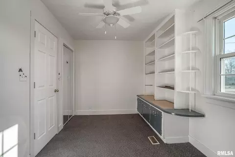 2505 46th St, Moline, IL 61265 photo 10