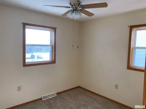 1011 4th St #A, Hampton, IL 61256 photo 8