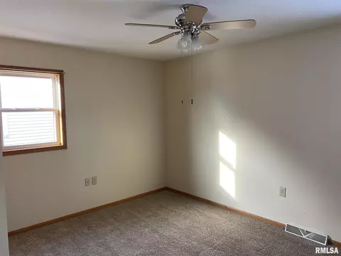 1011 4th St #A, Hampton, IL 61256 photo 7