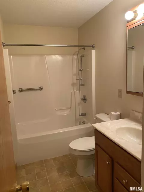 1011 4th St #A, Hampton, IL 61256 photo 6