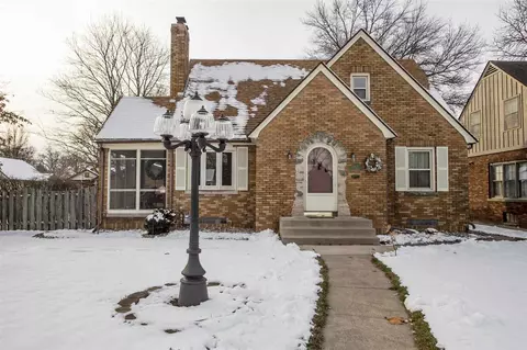 2415 28th St, Moline, IL 61265 photo 1