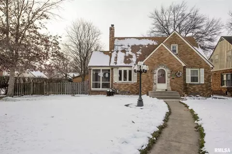 2415 28th St, Moline, IL 61265 photo 2