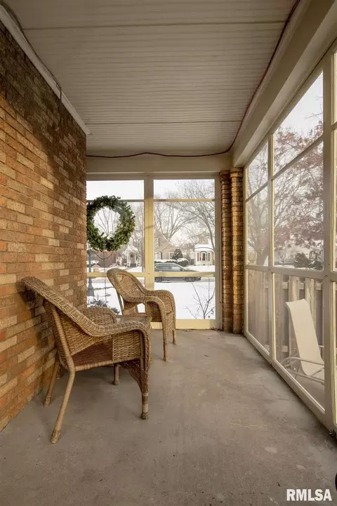 2415 28th St, Moline, IL 61265 photo 26