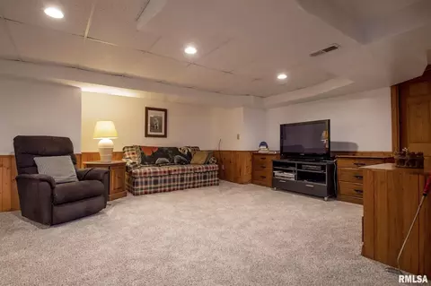 2415 28th St, Moline, IL 61265 photo 18