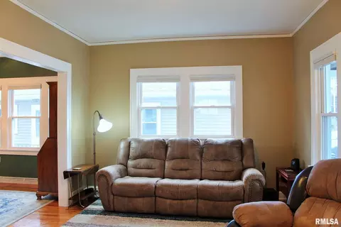 2335 4th St, Moline, IL 61265 photo 9